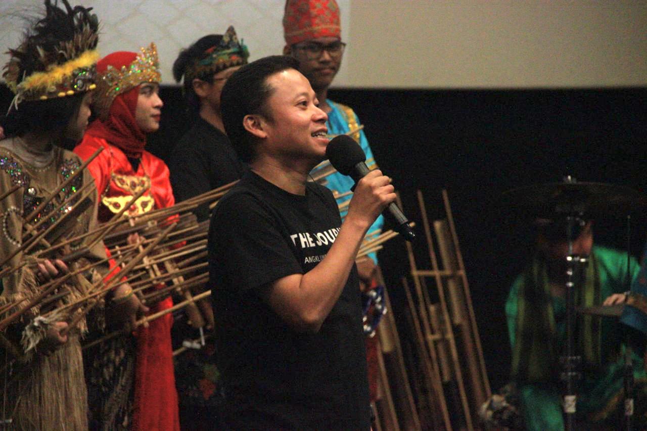 Dukung Pelestarian Budaya, 500 Kepala Sekolah Nobar Film “The Journey: Angklung Goes To Europe” Picture