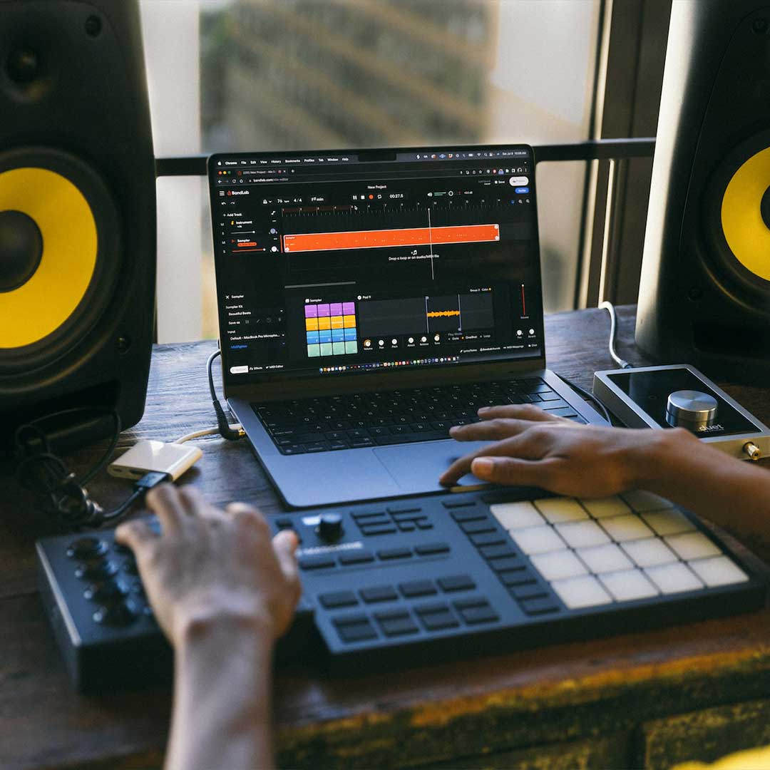 Pelatihan Cara Mengaransemen Lagu untuk Angklung Picture