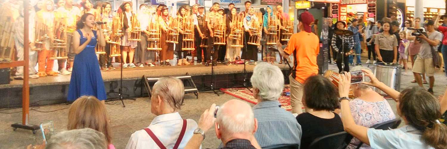 Melodi Diplomasi Angklung, Memintal Kedamaian dalam Nada
